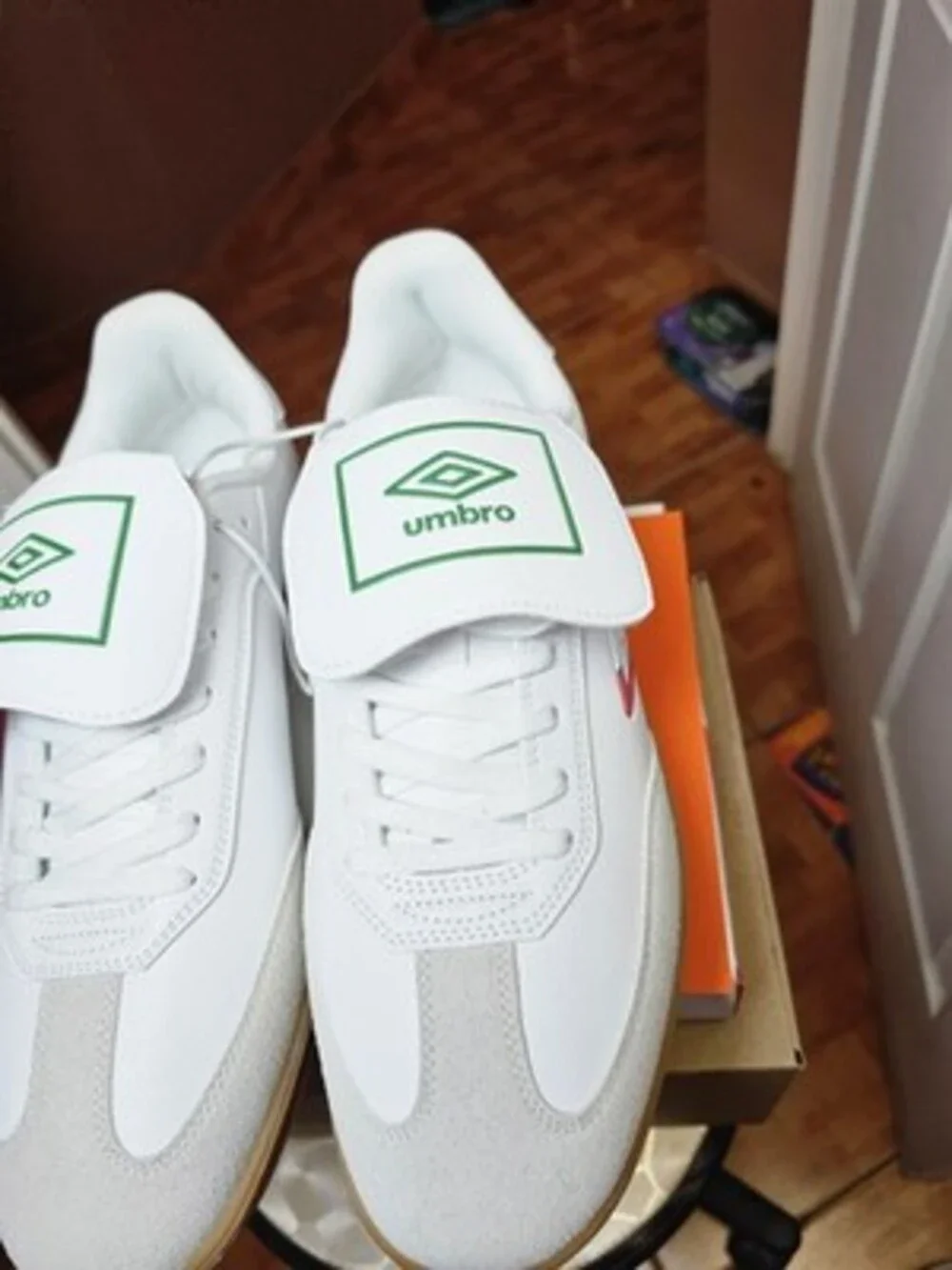 Umbro TX Sneakers Men’s Size 13 White Green Red Gum Sole Casual Shoes NEW